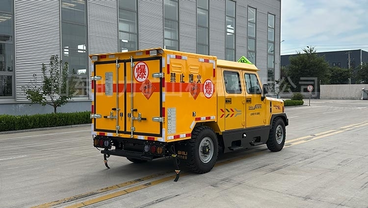 1.5吨爆破器材运输车